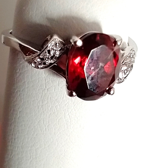 Genuine Garnet and Sterling Silver ring - Picture 3 of 10